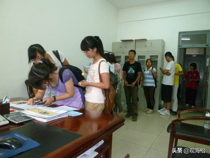 报考大学里的辅导员？是“铁饭碗”，但有三点不好的地方需要注意