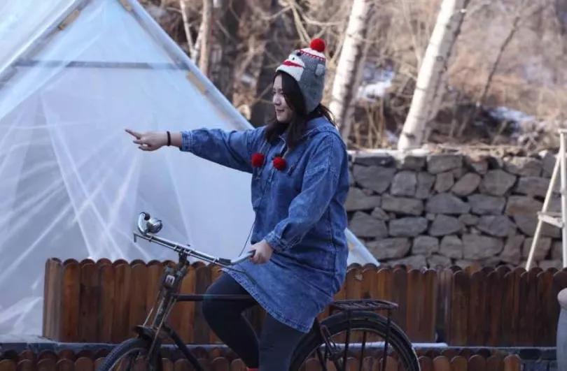 卖假包骗闺蜜！被虚荣心毁掉的女星丁小芹，从康熙女神沦为罪犯