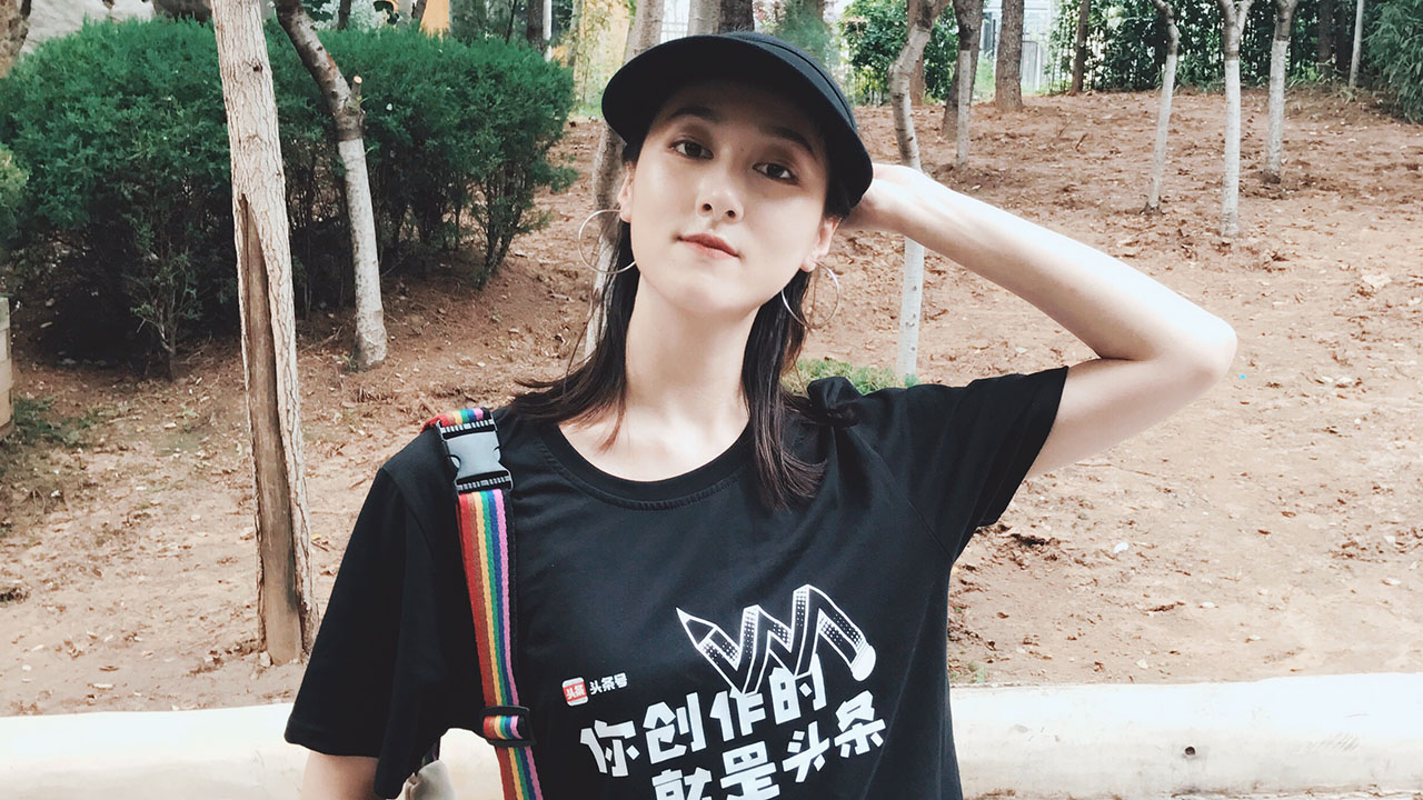 她在5年前还不懂时尚，现在每天1篇10万+时尚爆文，头条粉丝62万