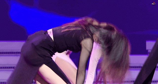 女生聊天怎么才能让男生心动,小学生做两个动作能让男生心动