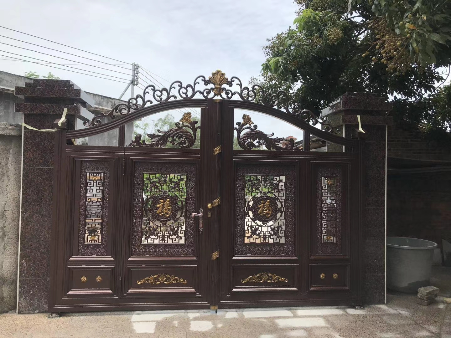 双开铝艺大门安装,双开铝艺大门