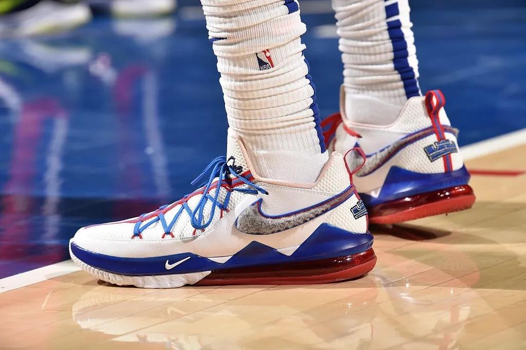 NBA球员上脚：球员穿的詹姆斯战靴，富尔茨和布朗尼很帅气！