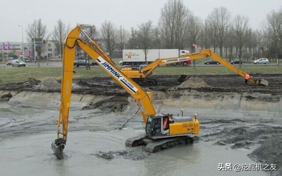 挖机开挖500深包工多少钱一个立方,高速路桥支模板清包工多少钱