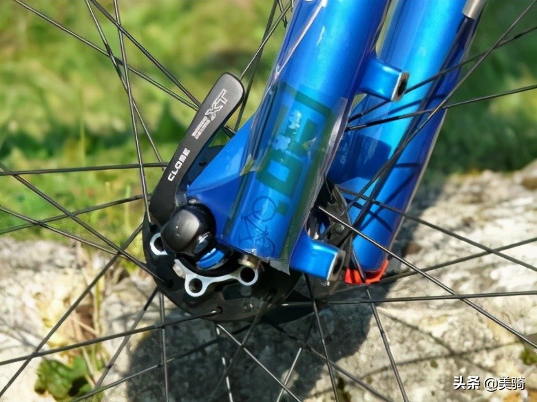 小车防盗锁怎么自己锁,怎么给自行车上防盗锁