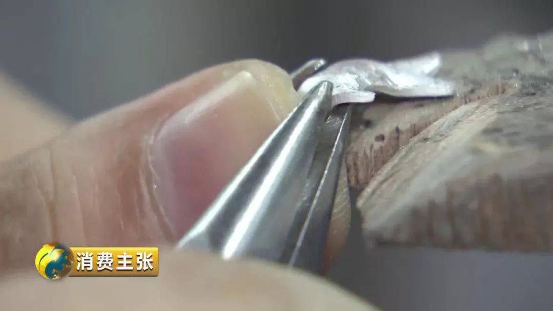 ​钳，锯，锉，焊....全凭一双手，来看黄金饰品加工背后的“匠人精神”
