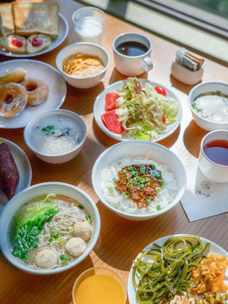 听说广州金叶子温泉酒店是广州的“小布拉宫”