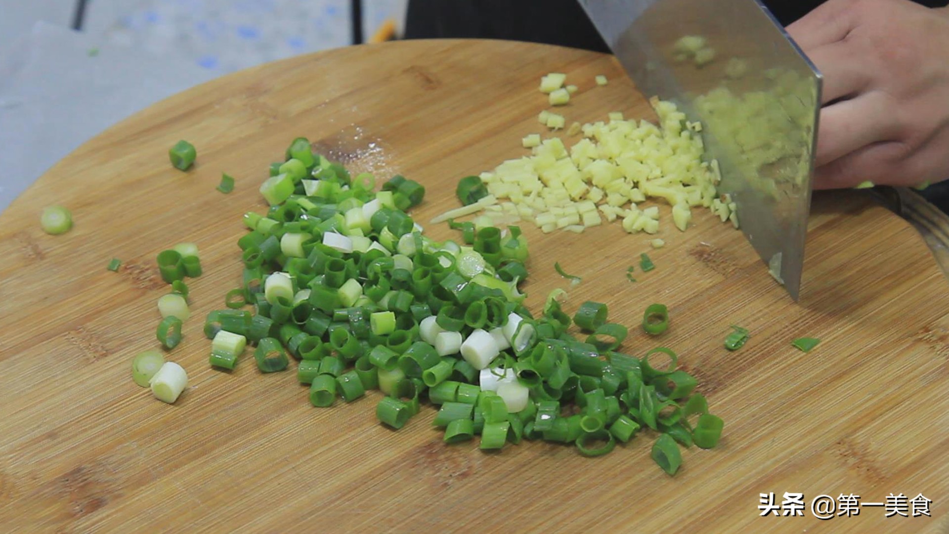 薄皮大馅饺子的包法视频,薄皮大馅的饺子怎样包不煮破