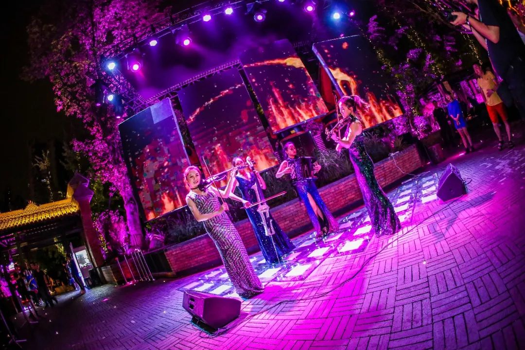 “酒鬼少女”特邀，900公里外的成都网红酒馆终于空降昆明