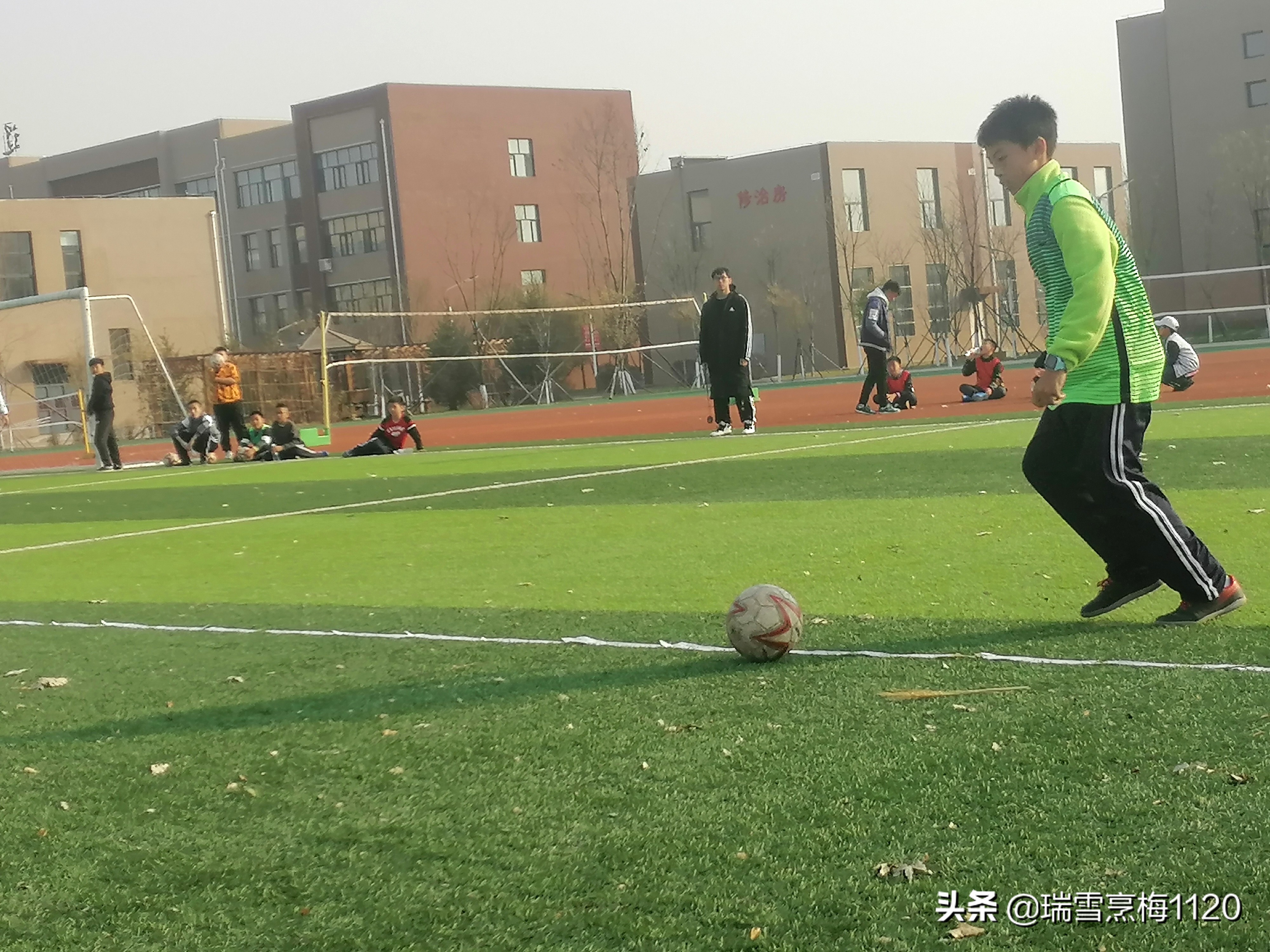 喜报校园足球冠军,小学足球比赛第一名喜报