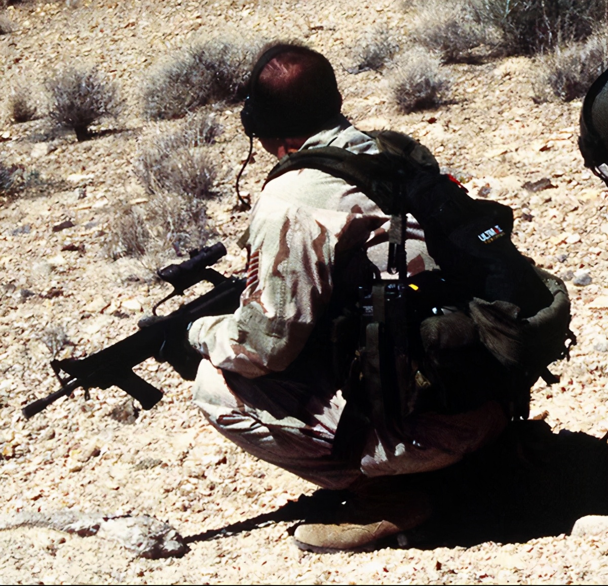 car15步枪是全自动的吗,美国产car15民用步枪