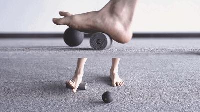 【脚控福利】拒做丑小鸭，3招解决你的“走路外八”