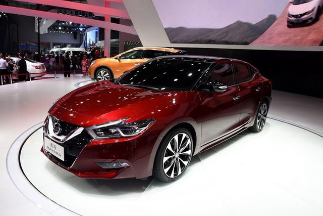 日产西玛海外改款来袭还值得买吗,外观不输百万车