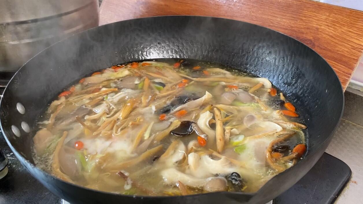 鲜美的蘑菇汤怎样做更好吃,美味的蘑菇汤超级好喝