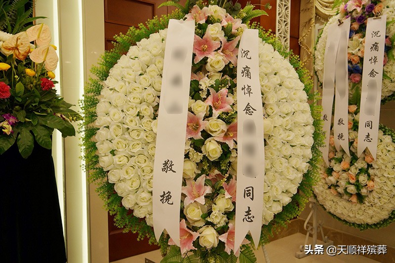 亲人离世后要送花圈吗,家里老人去世子孙送花圈的禁忌