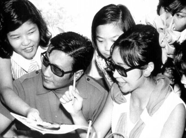 73岁影后萧芳芳：4段感情9种特长，周星驰李连杰都曾崇拜她