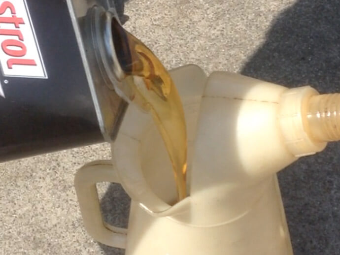 机油加多了导致燃油修正,汽车机油加多了烧机油怎么修