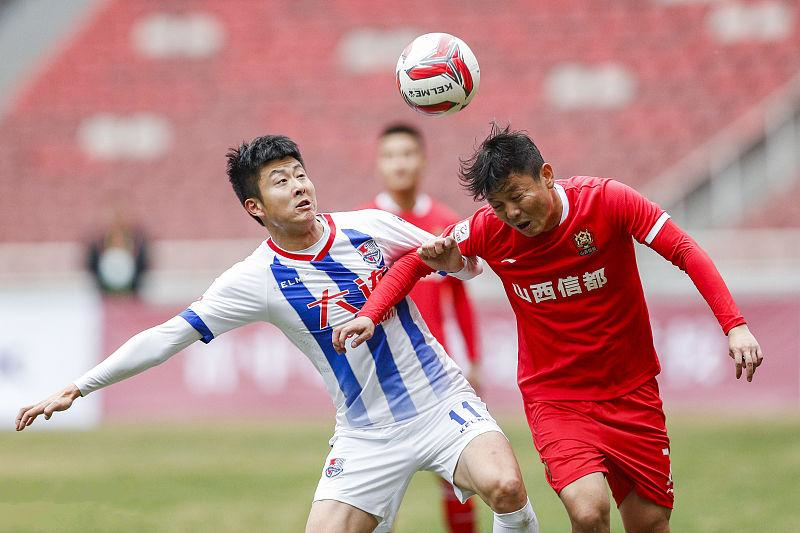 中乙赛后球迷冲突视频,活久见现场保安参与围殴球员