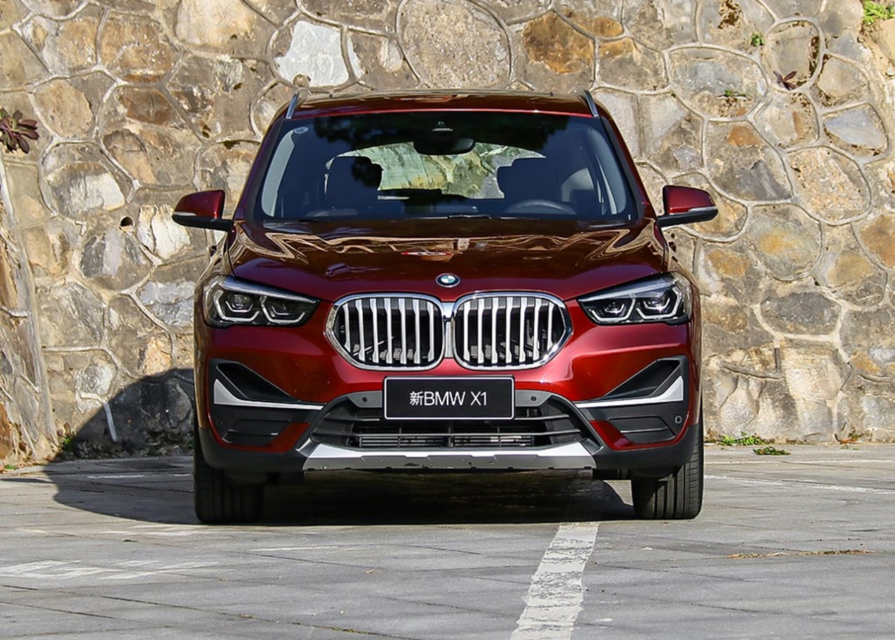 宝马x1全方位解析,宝马x12021款xdrive25li尊享四驱