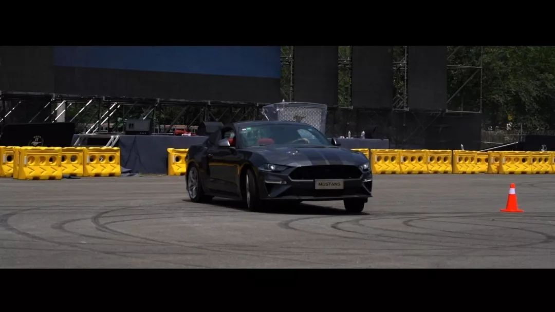 悍马h2硬派越野车,30万左右你会选帕杰罗还是h9