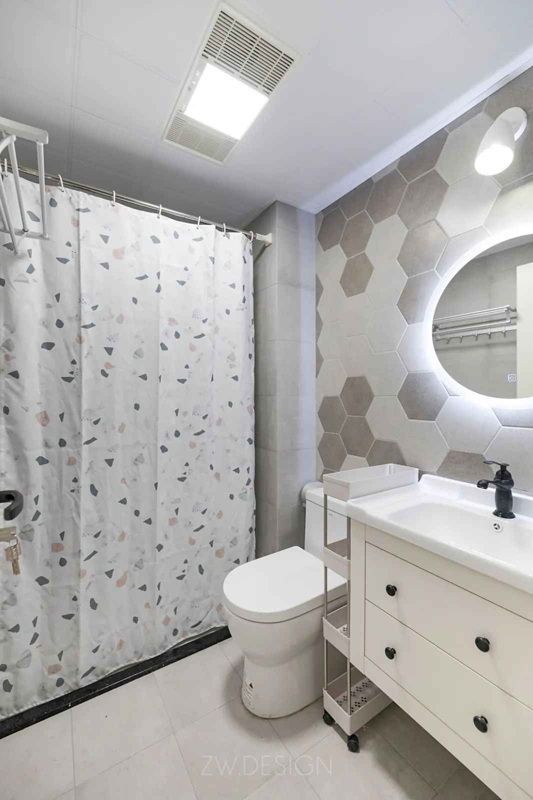 75平小户型客厅装修现代简约风,套内70平现代轻奢风格