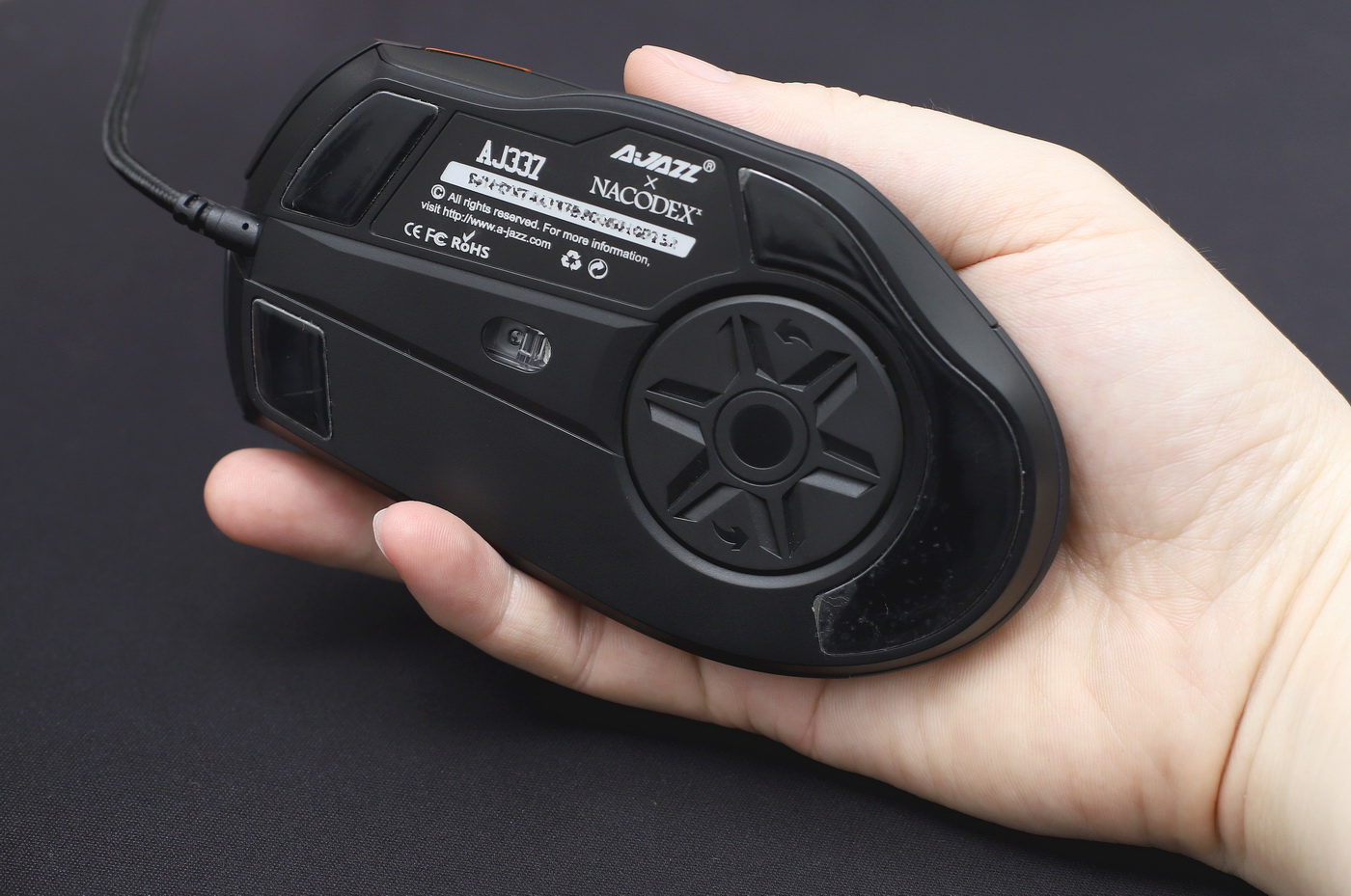 硬核工艺65g不打孔轻量化游戏鼠标,测评吃鸡单手键盘鼠标推荐