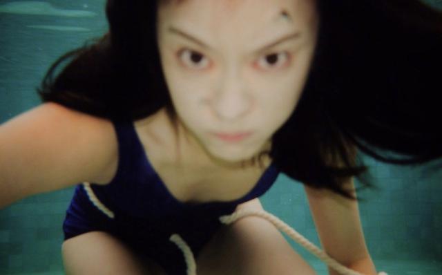 陈意涵产后穿荧光色抹胸裙亮相,陈意涵产后身材照刷屏