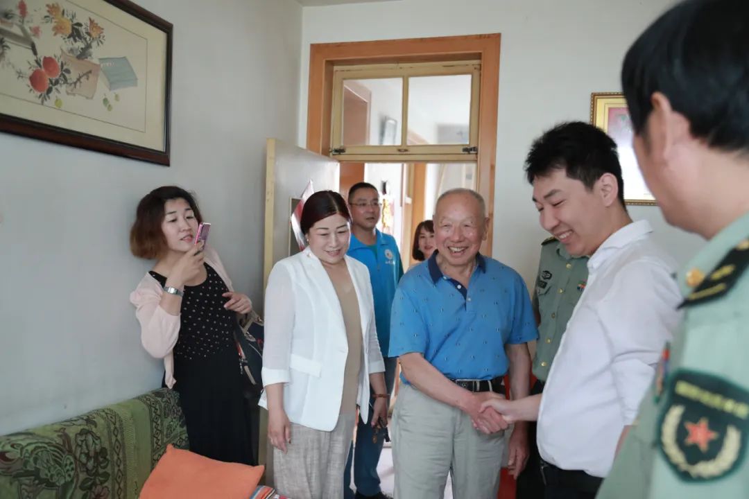 蓬莱市爱心志愿者协会,爱心协会志愿者慰问困难户