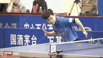 勾手发球和逆旋转发球,勾手发球的手法和步法是怎样的