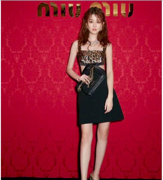 李小璐贾乃亮杨幂合影,李小璐和杨幂对比图片