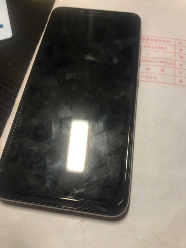 小米8“变种版”工程机泄露，背壳下方印有MILOGO！