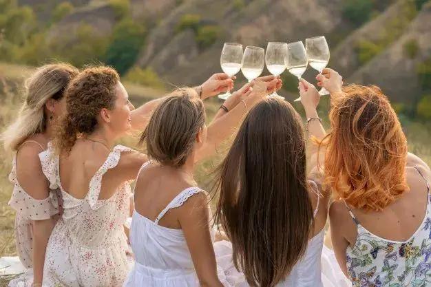 中喜酒业：带上一瓶葡萄酒去旅行，让快乐加倍