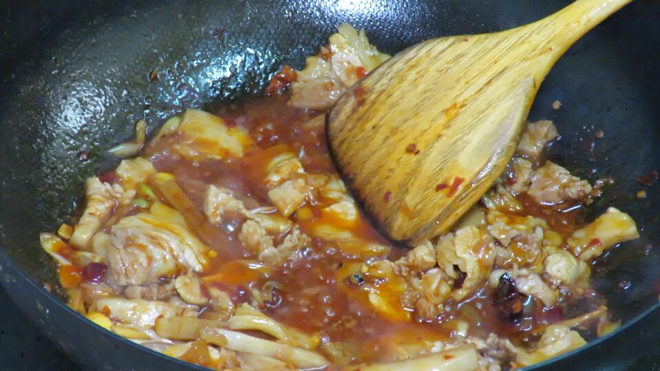 白菜炖粉条怎样做才最好吃,五花肉炖白菜炖豆腐炖粉条的做法