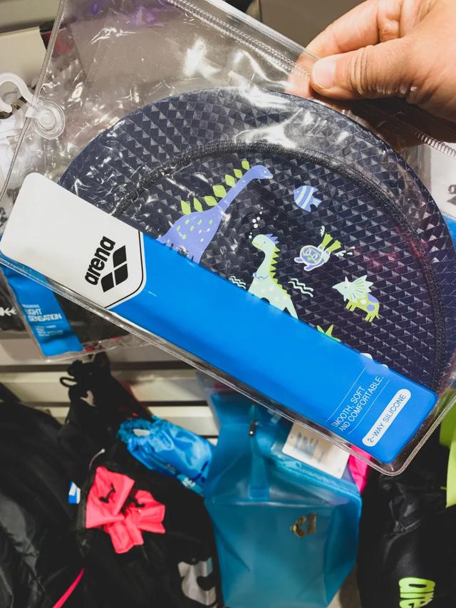 带宝宝游泳用什么泳镜,儿童初学游泳需要买泳帽吗