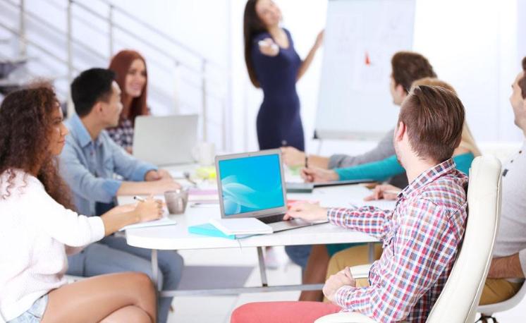 开会领导问你话该怎么回答,开会时领导提问题怎么回答