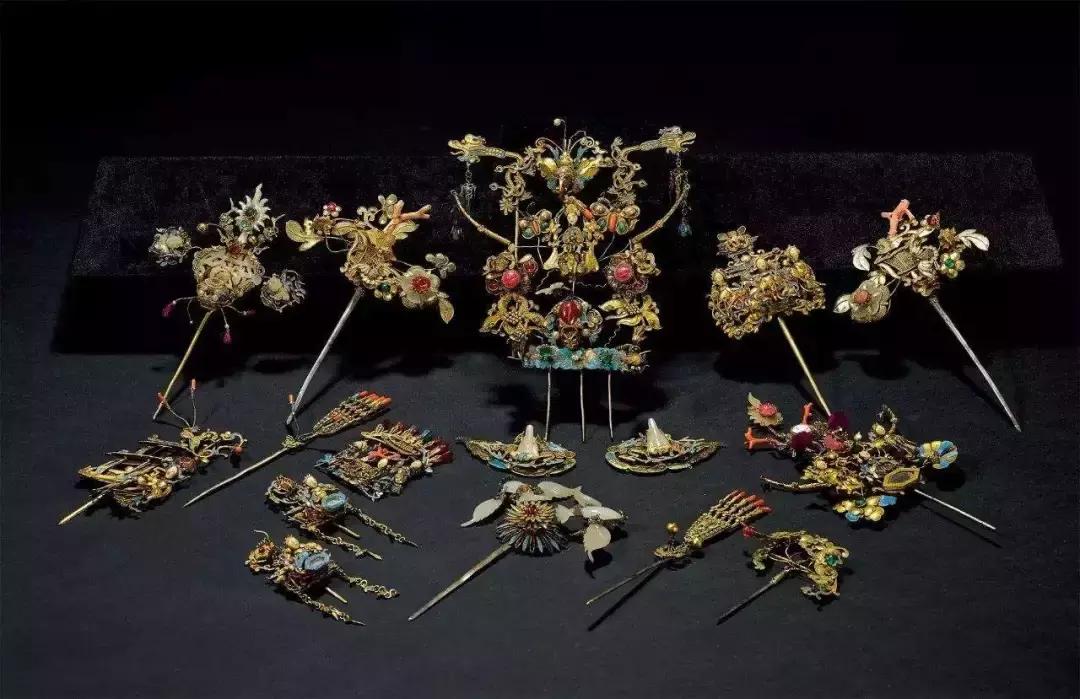 撞邪戴朱砂吊坠化解吗,撞邪密室解密