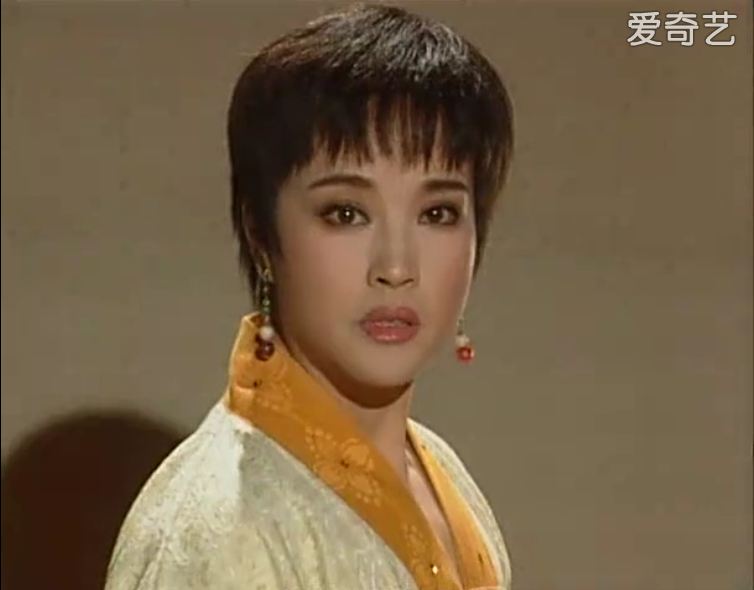 比较火的女明星发型搭配,女明星造型心机发型