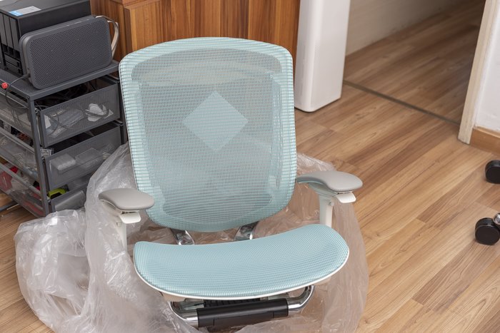 这把“无间道”椅凭什么敢卖到过万冈村Contessa2代