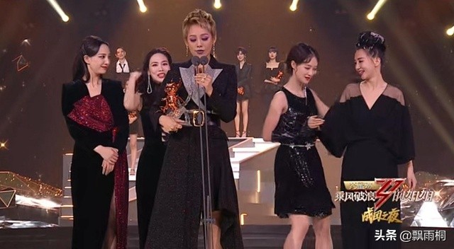 不一定相亲相爱，但求同存异？《姐姐》导演秒删微博引发热议