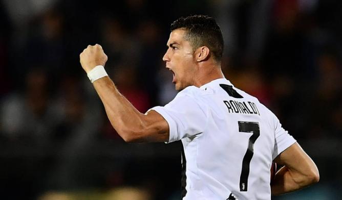 盘点世界足坛伟大7号球员，C罗无疑问第一，舍瓦劳尔上榜