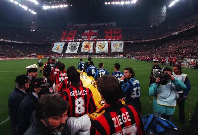 还有老球迷记得吗？意大利米兰德比！足球世界中曾经的第一德比