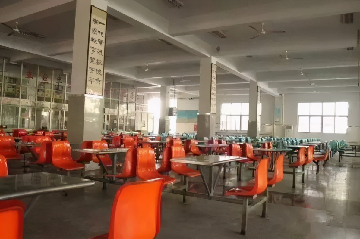 2021年郑州小升初择校必看的15所热门民办初中食宿情况集合