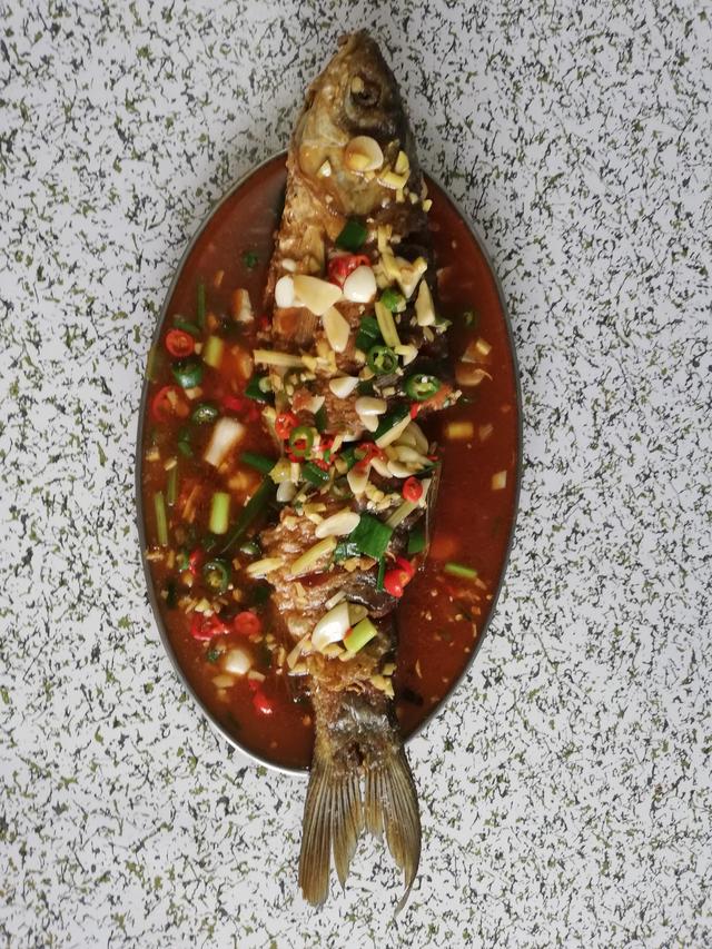 做红烧鱼鲤鱼好吃还是草鱼好吃,花鲢鱼与草鱼哪个适合做红烧鱼