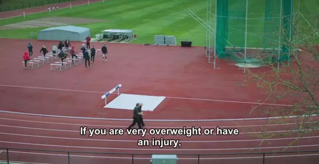 快走比跑步更毁膝盖,散步和跑步哪个更伤膝盖