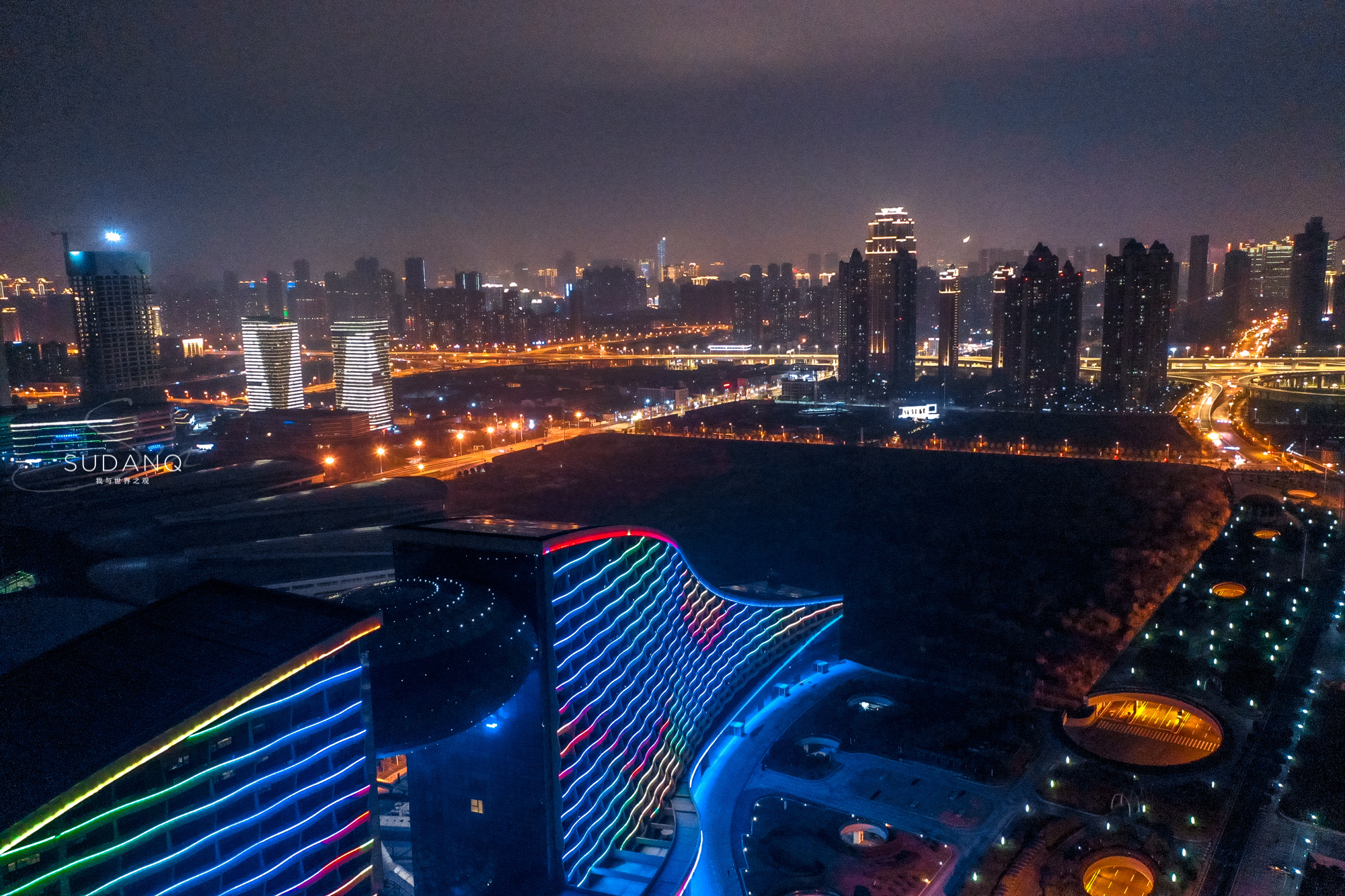 航拍全国第三的博览中心，面积相当于17个足球场，武汉人的骄傲