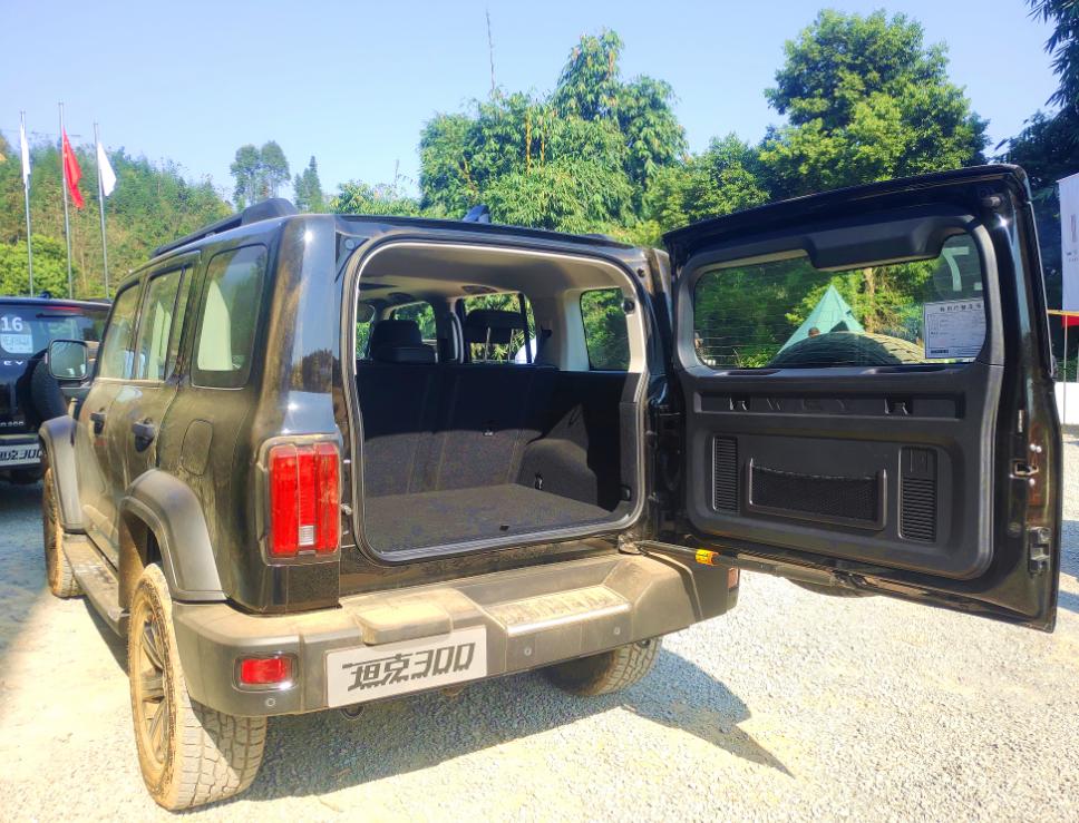 24款坦克300穿越版加速测试,坦克300和陆巡公路试驾对比