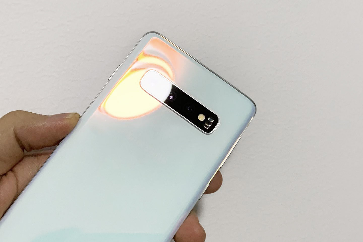 外媒三星galaxys10全系列上手体验,三星galaxys21观影体验