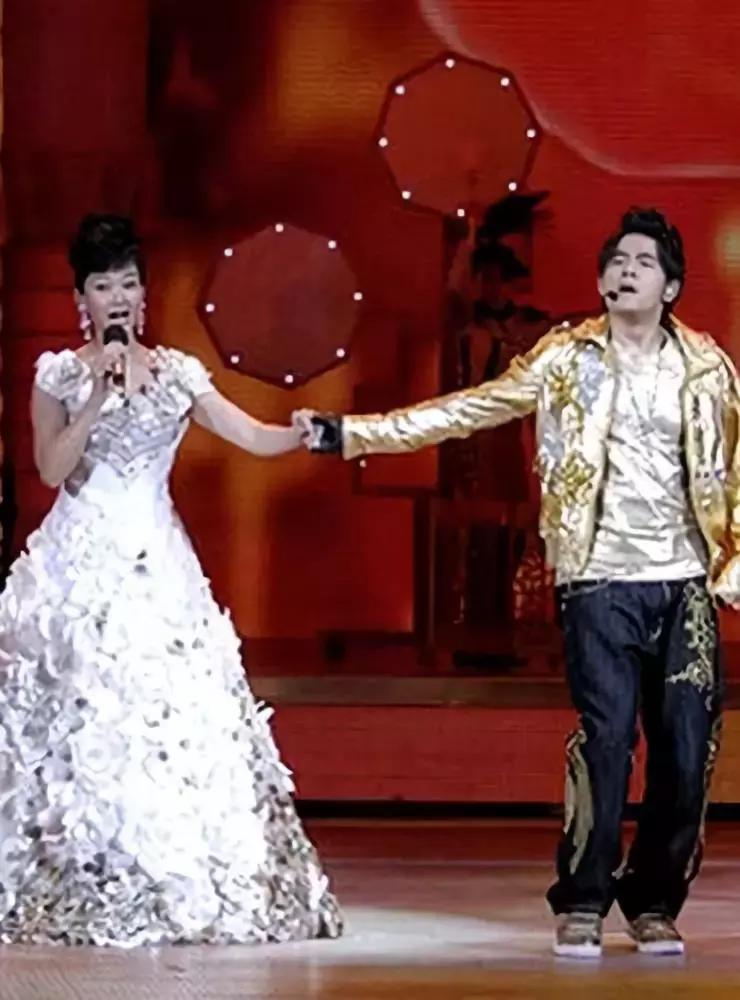 假唱翻车现场拒绝假唱,翻车现场唱歌拒绝假唱