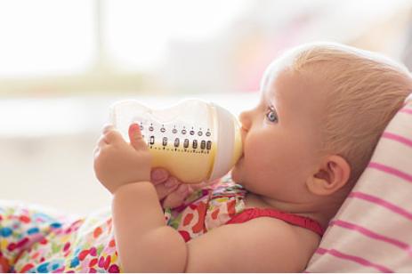 钧妈育儿辅食分享,钧钧妈育儿课堂拍嗝视频