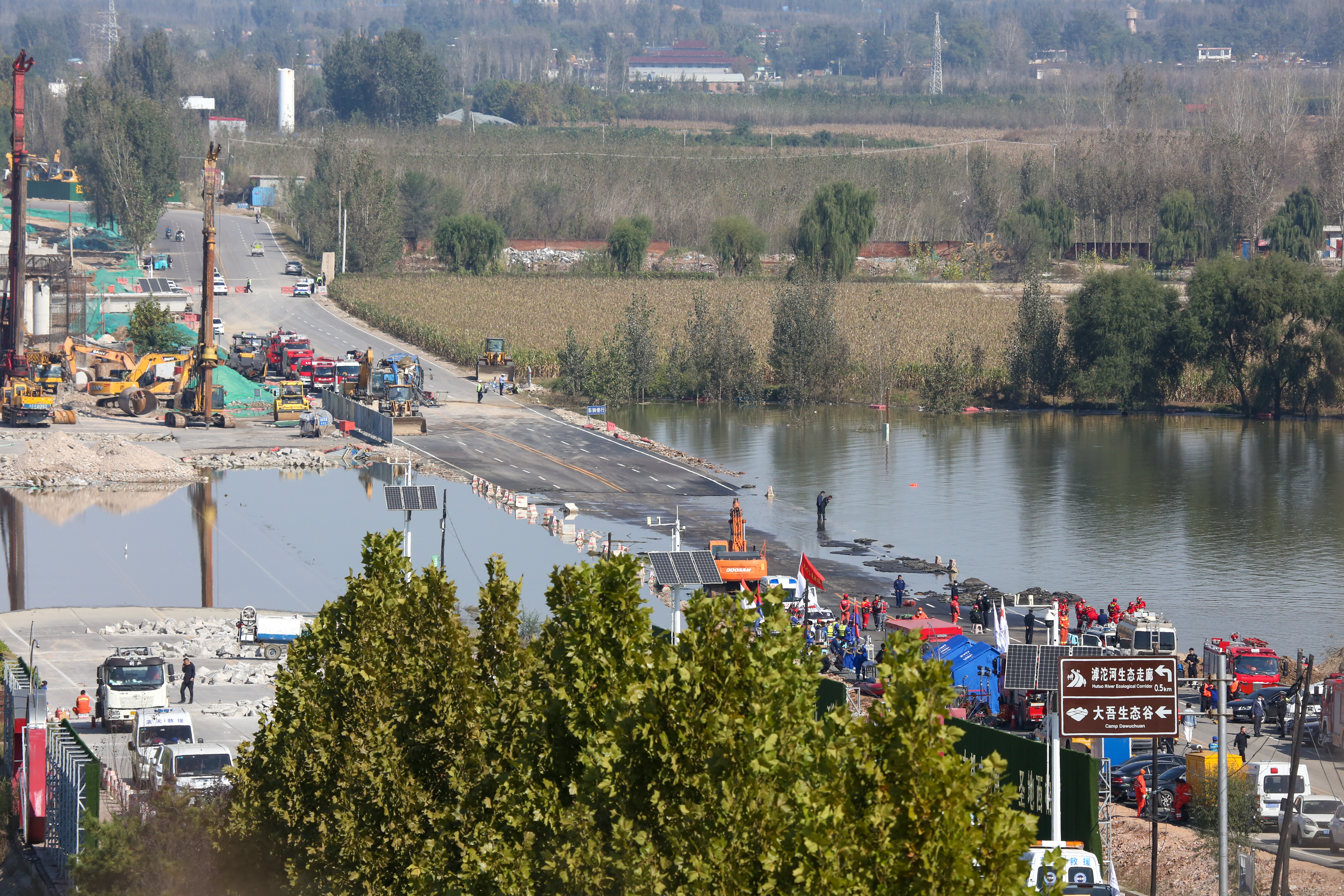 河北通勤车坠河救援进展,河北通勤车坠河事件