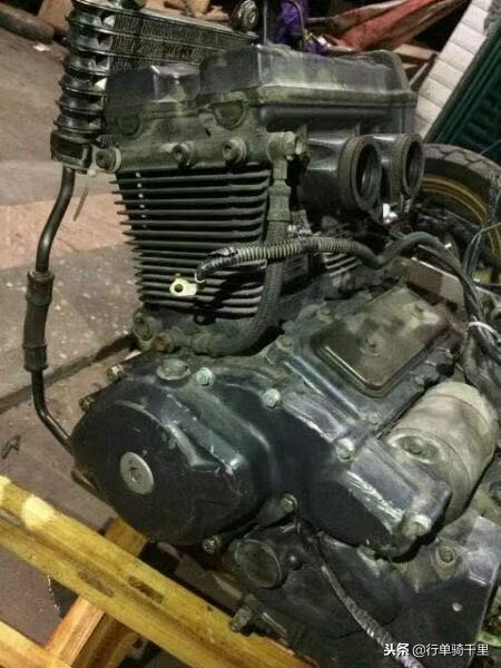 摩托车豪爵铃木gsx250图片,轻骑铃木gsx250征服者